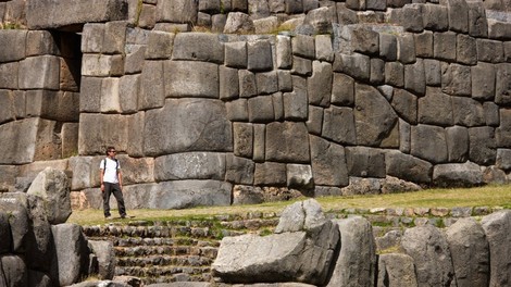 Močan potresni sunek z magnitudo 8,0 stresel Peru, za zdaj ni poročil o škodi