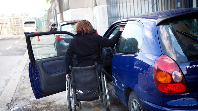 Neupravičenih parkiranj na mestih za invalide 58 odstotkov manj kot leta 2015 (foto: profimedia)