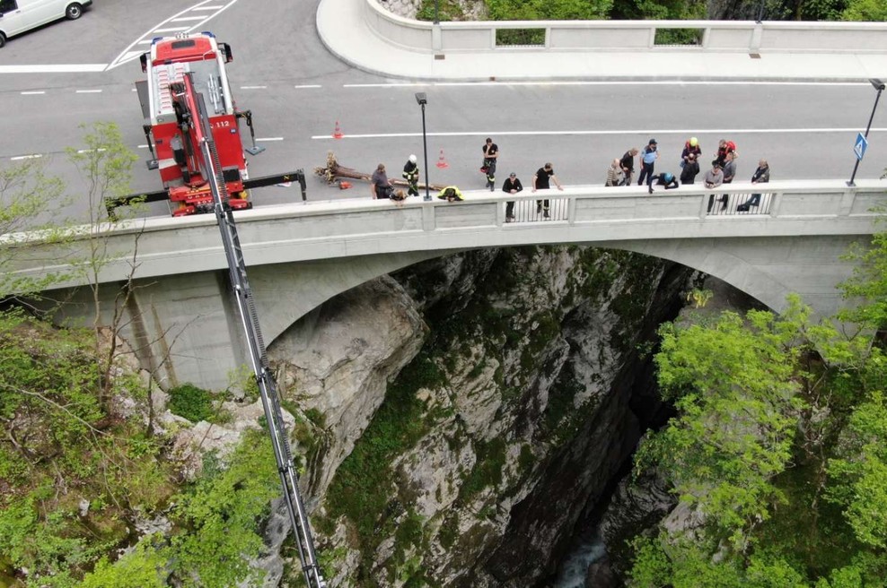 Britanski mladenič se je lotil iskanja mobilnega telefona v soteski Koritnice in izginil (foto: PU Nova Gorica)