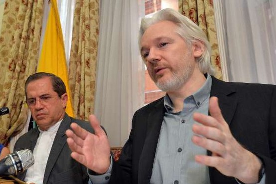 Švedsko sodišče zavrnilo zahtevo za pridržanje Assangea