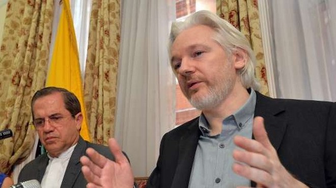 Švedsko sodišče zavrnilo zahtevo za pridržanje Assangea (foto: STA)
