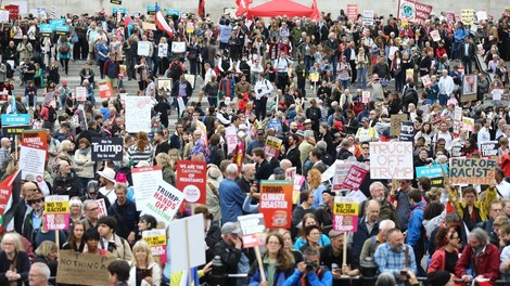 Na protestu proti Trumpu v Londonu več tisoč ljudi