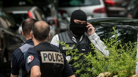 V Franciji aretirali neonaciste, ki so načrtovali napade na Jude in muslimane