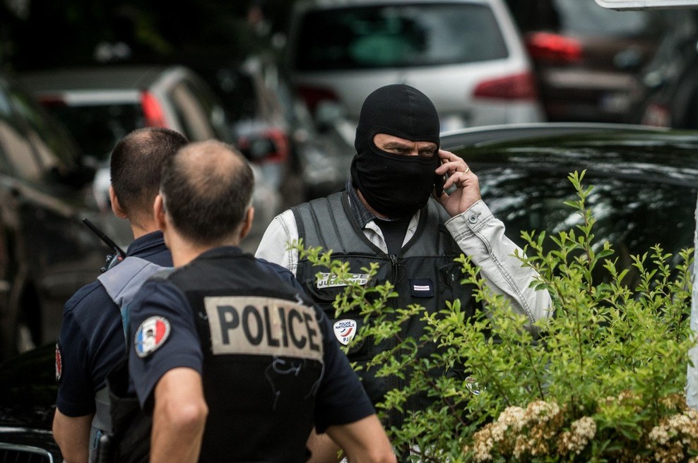 V Franciji aretirali neonaciste, ki so načrtovali napade na Jude in muslimane (foto: profimedia)