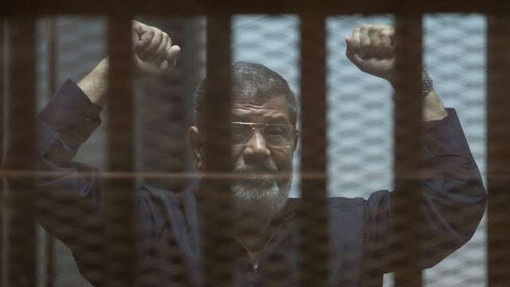 Nekdanjega egiptovskega predsednika Mursija pokopali v Kairu