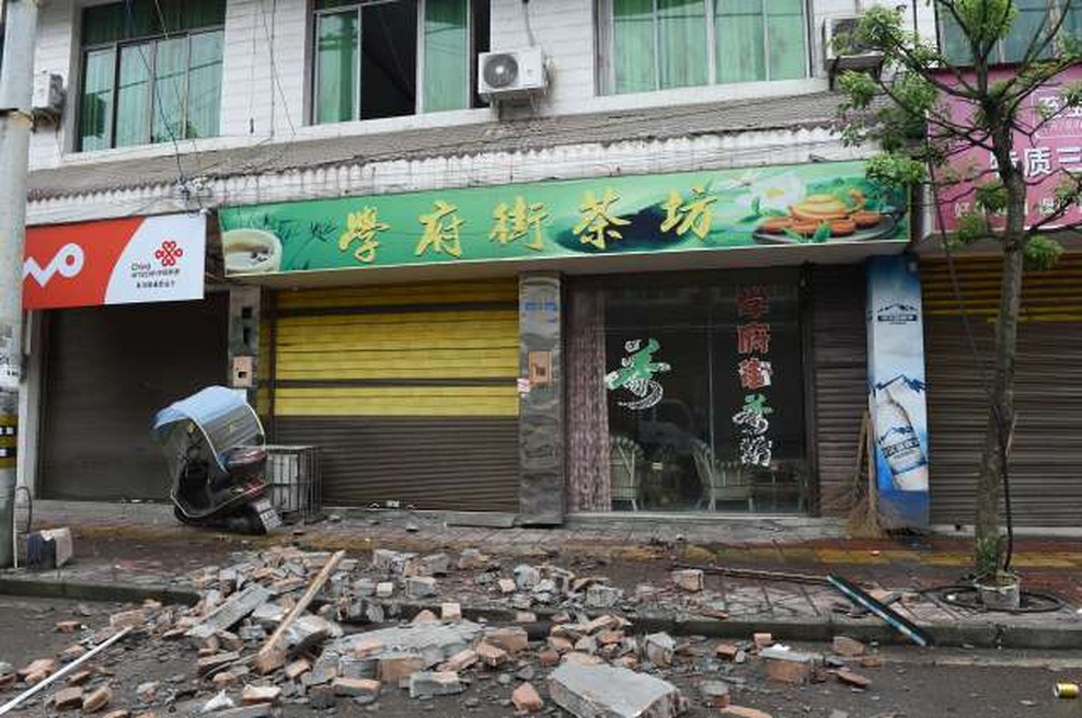 Jugozahod Kitajske stresel močan potres, ki je terjal smrtne žrtve (foto: STA/Xinhua)