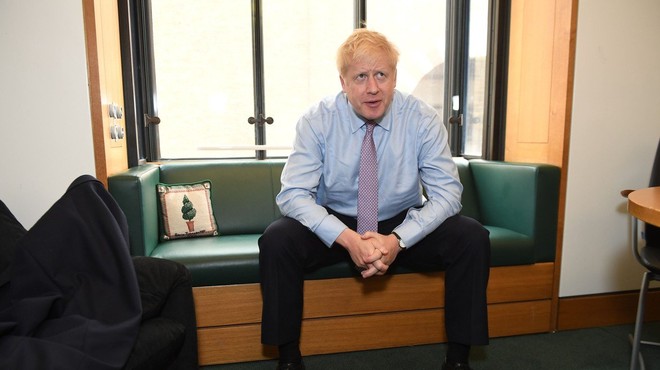 V tekmi za naslednika Therese May le še Boris Johnson in Jeremy Hunt (foto: profimedia)