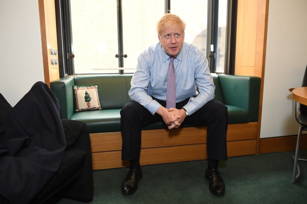 V tekmi za naslednika Therese May le še Boris Johnson in Jeremy Hunt (foto: profimedia)