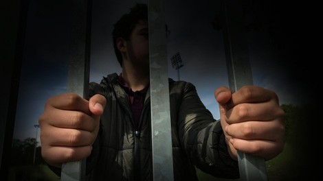 Po javnih protestih so v Španiji povišali kazen peterici posiljevalcev