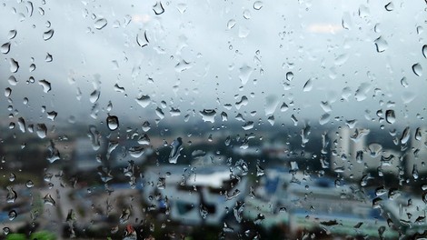 Meteorologi in geologi ob močnih nalivih po vsej državi opozarjajo na nevarnost