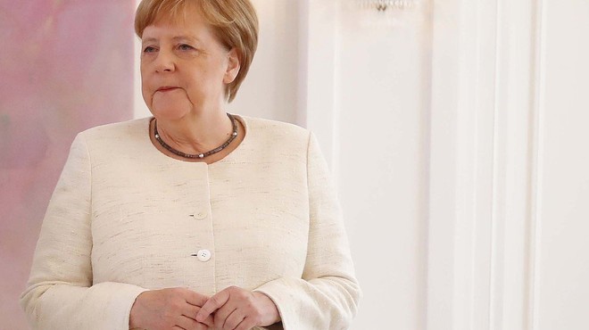 Ima Angela Merkel zdravstvene težave? Na uradni slovesnosti se je ponovno tresla! (foto: profimedia)