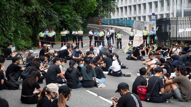 Hongkonška policija pregnala protestnike iz parlamenta (foto: Profimedia)