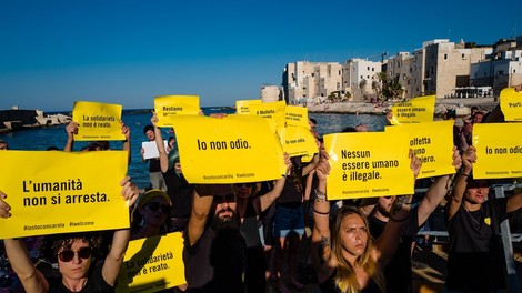 Nemška kapitanka ladje Sea Watch 3 ostaja v hišnem priporu