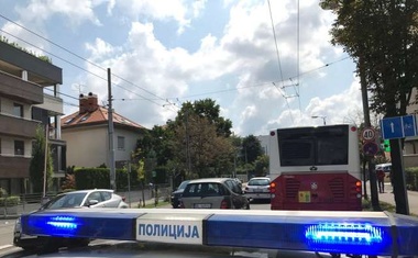 Več ranjenih v eksploziji na avtobusu v Beogradu