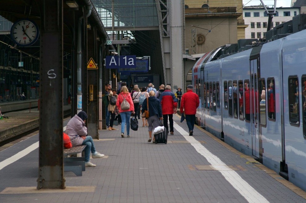 Zaradi ropa v bližnji banki nekaj časa zaprta frankfurtska železniška postaja (foto: profimedia)
