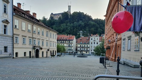 S četrtkom odprava splošne omejitve gibanja na občine