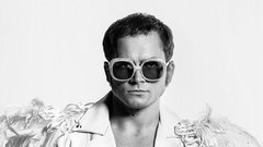 Taron Egerton kot Elton John v Rocketmanu