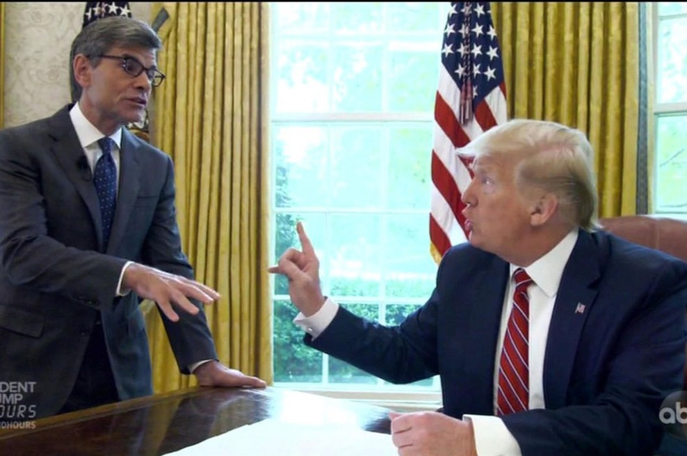 Žvižgač, ki je Donalda Trumpa spravil v hudo zagato, naj bi bil uslužbenec CIA! (foto: profimedia)