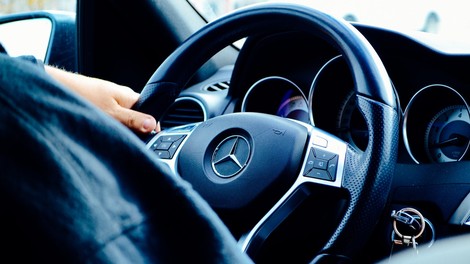 Slovenski uvoznik vozil Mercedes-Benz kmalu v švicarske roke?