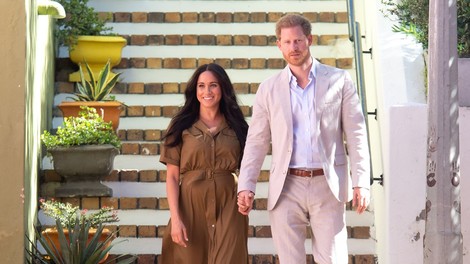 Meghan Markle na turneji po Afriki piše svojo ikonično modno zgodbo