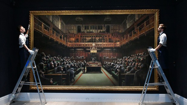 
                            Banksyjev parlament opic prodan za skoraj 10 milijonov funtov (foto: profimedia)