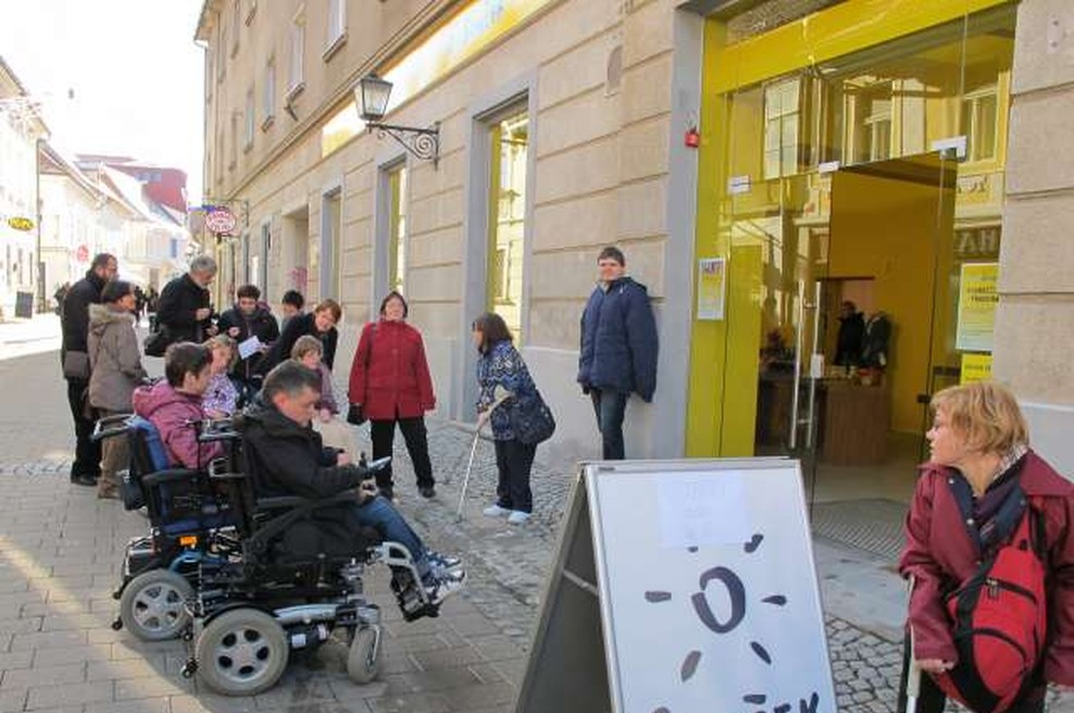 Pohodi z zelenimi baloni pred svetovnim dnem cerebralne paralize (foto: STA/Andreja Seršen Dobaj)