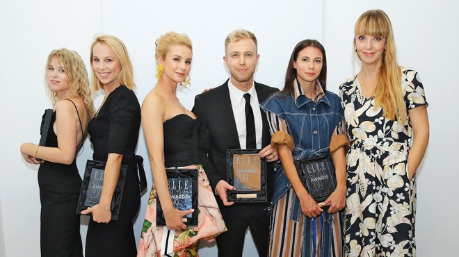 Nagrajenci ESA 2019 z urednico mode revije Elle Petra Windschnurer (foto: Aleksandra Saša Prelesnik)