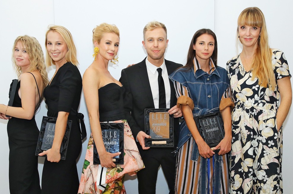Nagrajenci ESA 2019 z urednico mode revije Elle Petra Windschnurer (foto: Aleksandra Saša Prelesnik)
