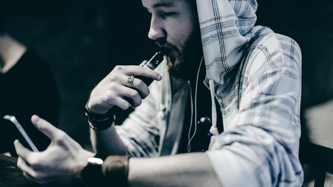 26 smrtnih primerov zaradi kajenja elektronskih cigaret