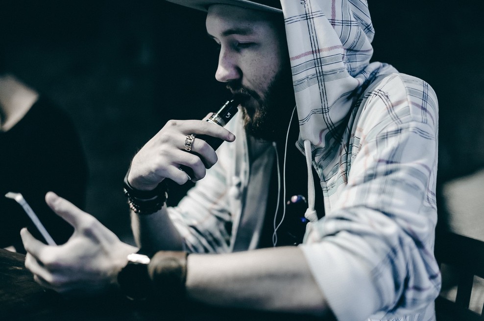 26 smrtnih primerov zaradi kajenja elektronskih cigaret (foto: profimedia)