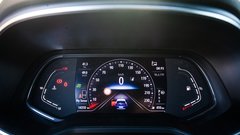 Primerjamo dva med Slovenci izjemno priljubljena: Renault Clio in Peugeot 208