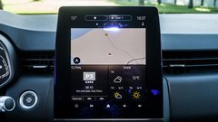 Primerjamo dva med Slovenci izjemno priljubljena: Renault Clio in Peugeot 208