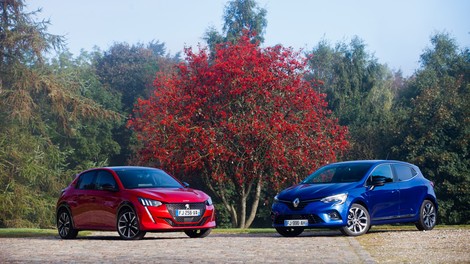 Primerjamo dva med Slovenci izjemno priljubljena: Renault Clio in Peugeot 208