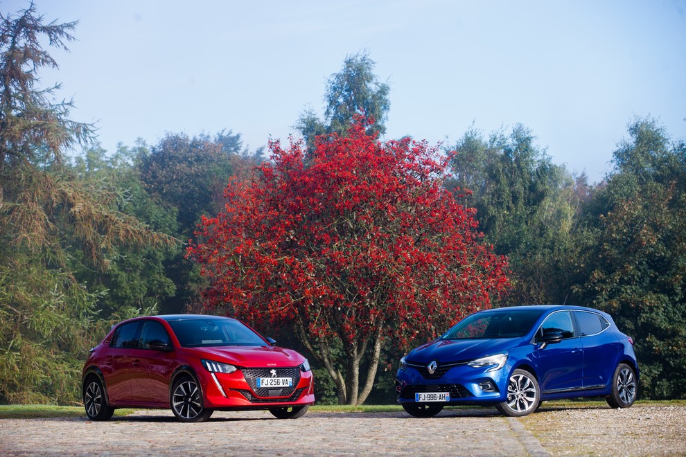 Primerjamo dva med Slovenci izjemno priljubljena: Renault Clio in Peugeot 208