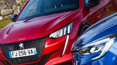 Primerjamo dva med Slovenci izjemno priljubljena: Renault Clio in Peugeot 208