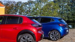 Primerjamo dva med Slovenci izjemno priljubljena: Renault Clio in Peugeot 208