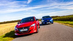 Primerjamo dva med Slovenci izjemno priljubljena: Renault Clio in Peugeot 208