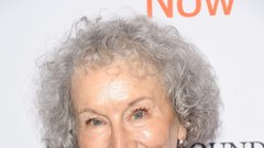 Literarno nagrado booker podelili Margaret Atwood in Bernadine Evaristo