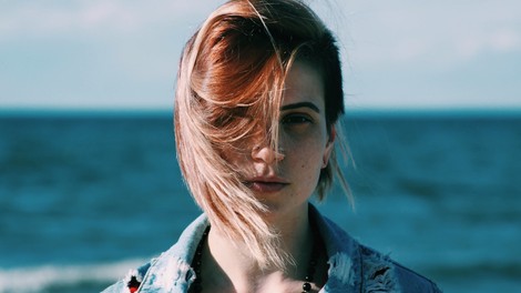 Ironija gibanja ’anti-fashion’: Vedno znova postane nov modni trend!