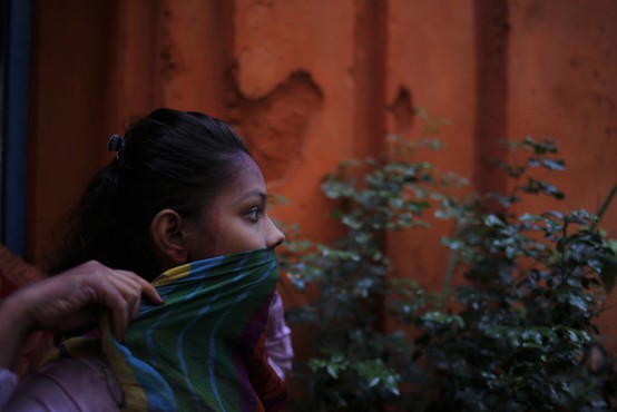 V Bangladešu smrtna kazen za 16 ljudi, ki so zažgali 19-letno dekle