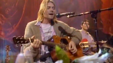 Kultna grunge jopa Kurta Cobaina prodana za rekordnih 334.000 dolarjev
