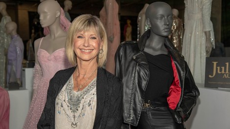 Olivia Newton-John z več kot 500 predmeti na dražbo za boj proti raku