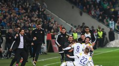Zlatko Zahović se maja 2016 veseli gola na večnem dvoboju med Olimpijo in Mariborom