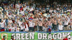 Slovenski nogometni navijači so takole navijali leta 2002 v Koreji na prvi tekmi proti Južni Afriki.