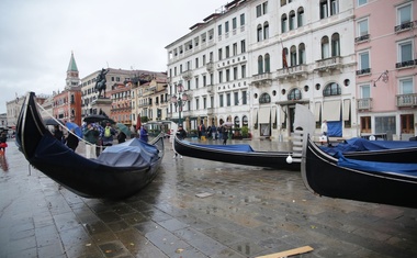 Poplavljanja rek po Sloveniji, visoka plima povzroča težave tudi v Italiji