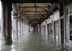 Benetke v mrzličnih pripravah na novo visoko plimovanje