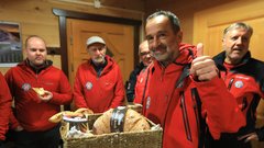 Z zajtrkom prvi postregli reševalnim ekipam, gasilcem in porodnišnicam po Sloveniji