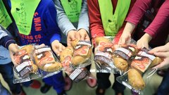 Z zajtrkom prvi postregli reševalnim ekipam, gasilcem in porodnišnicam po Sloveniji