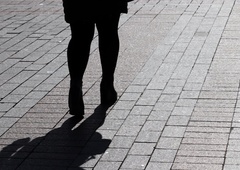 "Naokrog sem hodila kot enainpetdesetletni buldožer v petah in šminki"