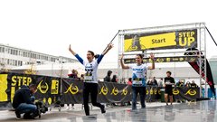 6. Alive Step Up: Preko 700 junakov teklo na vrh Kristalne palače